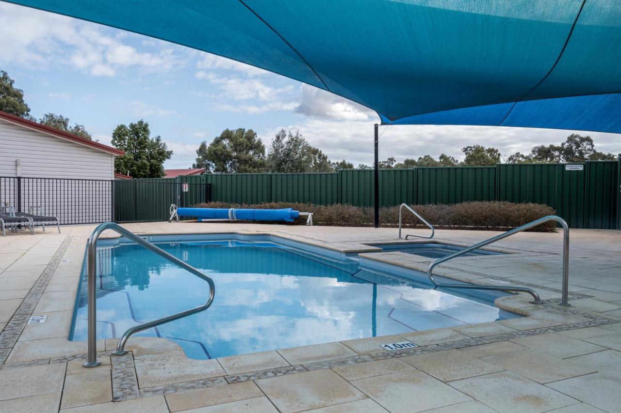 Отель Big4 Perth Midland Tourist Park Middle Swan Экстерьер фото