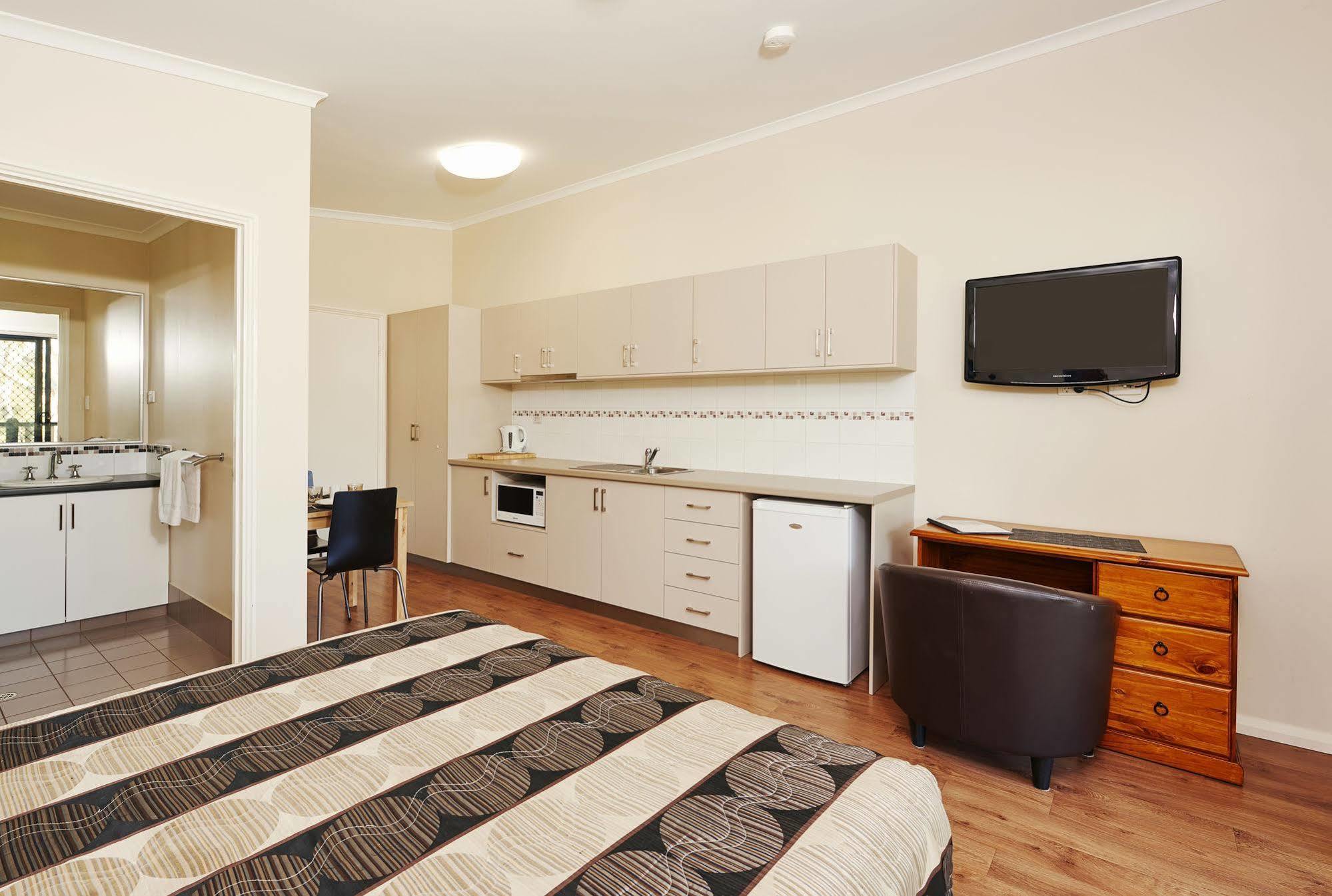 Отель Big4 Perth Midland Tourist Park Middle Swan Экстерьер фото